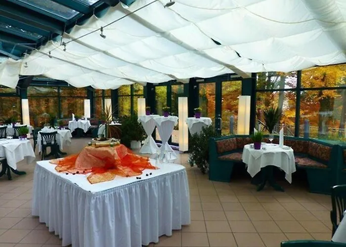 فندق Parkhotel Waldschloesschen 3*